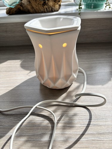 Scentsy porcelain wax warmer - scentsy,