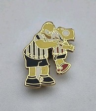 RARE NEWCASTLE UNITED CARTOON PIN BADGE 