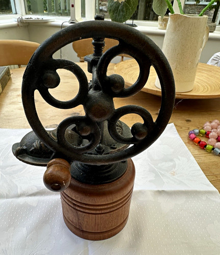 Vintage cast iron manual - cast, hand