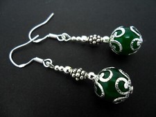 A PAIR OF PRETTY JADE BEAD