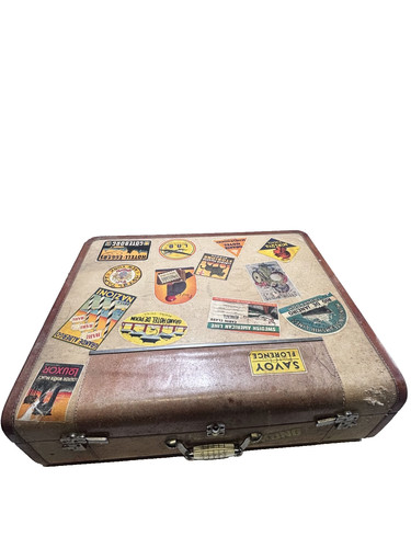 Vintage wheary travel suitcase - wheary,