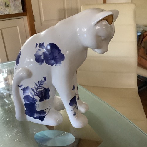Large white sitting cat - large,