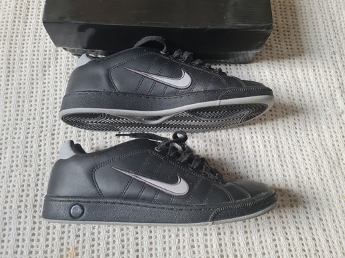 Vintage 2011 black nike - vintage,