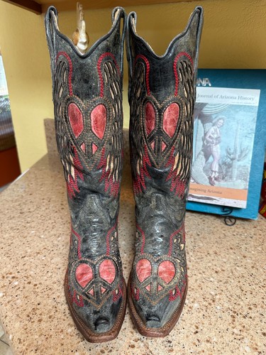 Corral size vintage - 7.5, peace