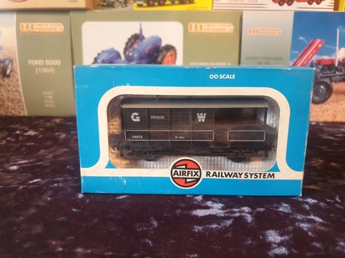 Airfix ton brake van - 20,
