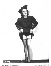 Irving Klaw Original Photo - Mature Lady In Nylon Stockings Upskirt Leg Pose