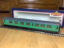 Bachmann 34-551 BR Green Bullied Corridor Composite coach