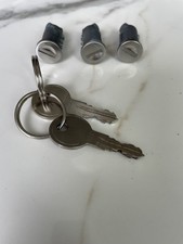 GENUINE  set of 3  THULE BARREL  LOCKS PLUS 2 KEY