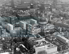 1970's Photo Aerial view of London - St Pauls Cathedral - England