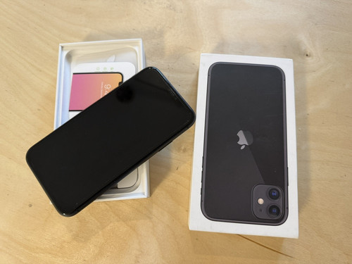 Apple iphone 64gb black - 11,