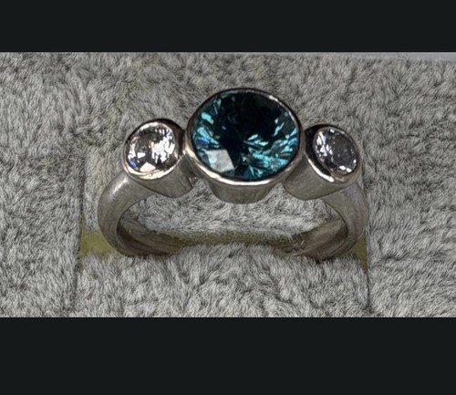 Bespoke blue white diamond - blue,