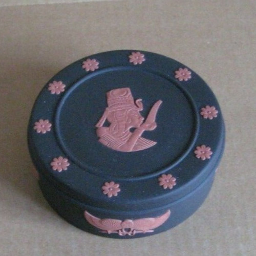 Wedgwood black terracotta - &,