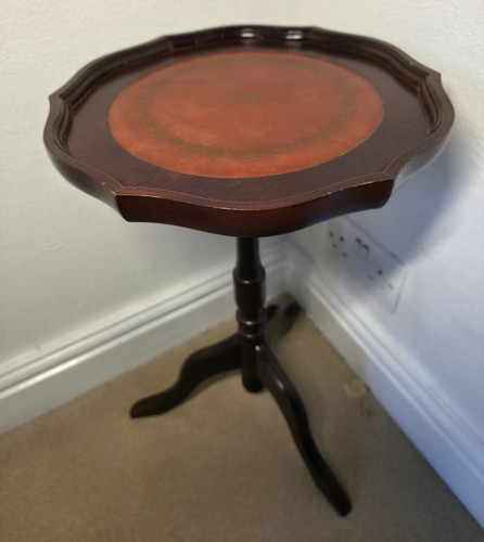 Round wooden pedestal side - pedestal,