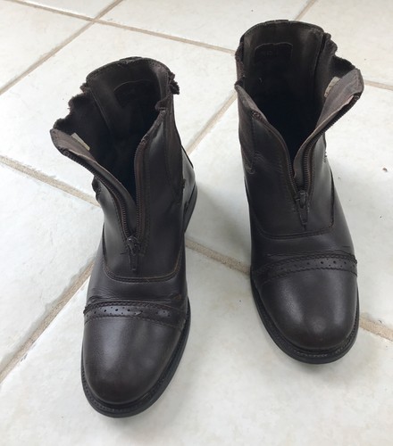 Riding boots and chaps
