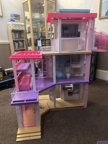 Barbie dream house - house, three