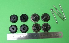 O Gauge Wheels 2 sets of 4 with 4 axles (possibly Hornby) (255)
