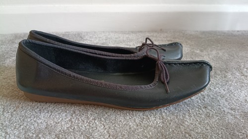 Clarks black leather flat - black,