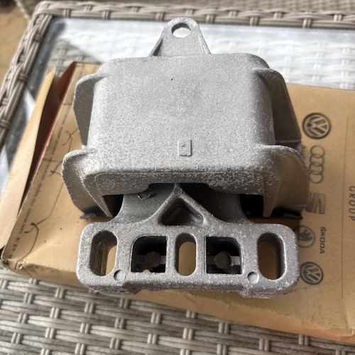 Engine mount for golf - engine,