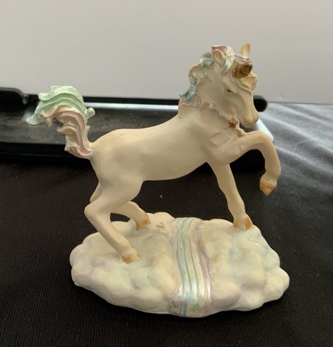 Small trotting unicorn - small,