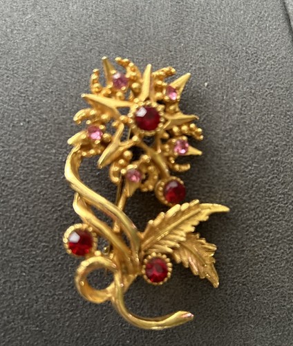 Vintage gold tone leaf - vintage,