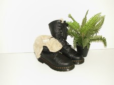 Dr. Martens triumph AIMILITA