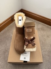 GENUINE UGG BOOTS W MINI