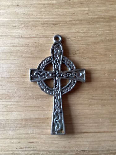 Jem pendant metal cross - 74,