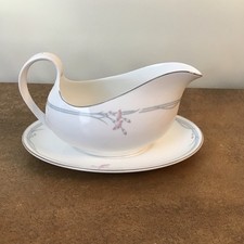Vintage 1982, Royal Doulton ‘Carnation’ H5084 Gravy Boat Jug & Stand/Saucer