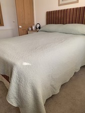 Laura Ashley Bedspread /Throw