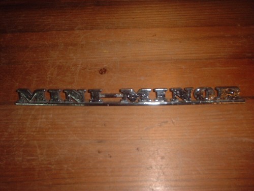 Chrome bootlid badge morris - chrome,