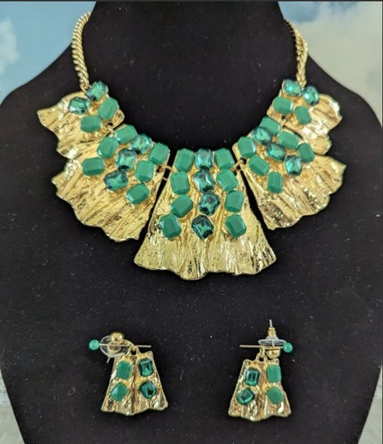 Gold tone statement necklace - gold,