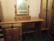 Lovely desk in pine with a little storage and drawer 
