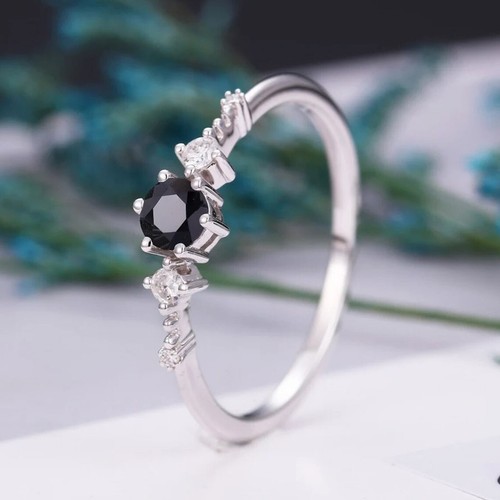 Solitaire round black diamond - round,