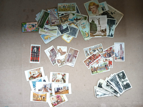 Mixed lot cigarette cards - lot,