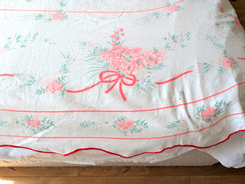 Vintage oval tablecloth red - oval,