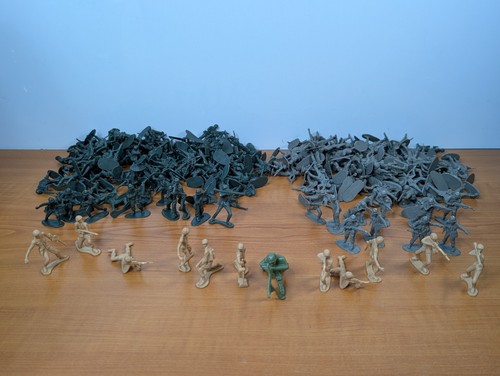 Huge joblot plastic toy army - huge,