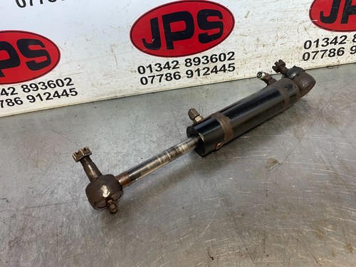 Hydraulic steering ram