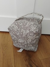 WILLIAM MORRIS ? Beige 'Batchelors Buttons' Floral Large Cube Doorstop 