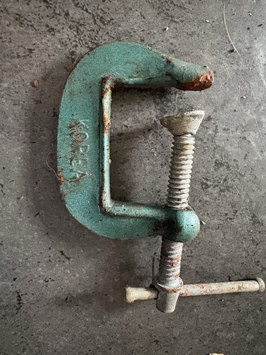 Vintage clamp cast iron - c,