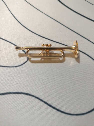Trumpet pin badge brass - pin,