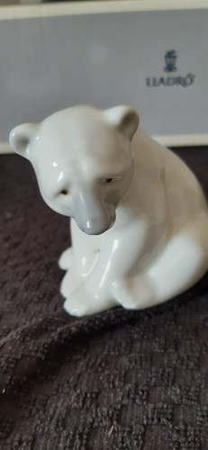 Lladro sitting polar - sitting,