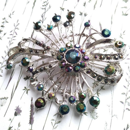 Silver tone star burst - tone, brooch