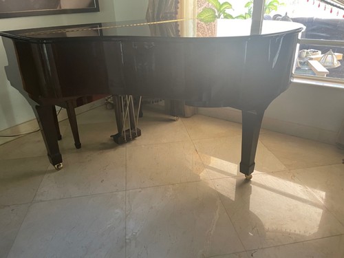 Oak yamaha baby grand piano - oak,