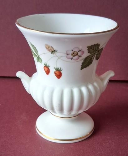 Wedgewood wild strawberry urn - wedgewood,