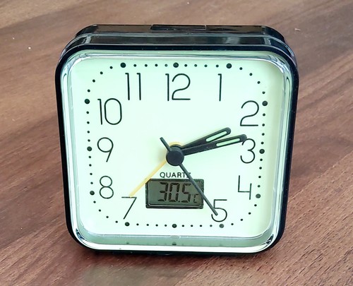 Glow the dark quartz alarm - glow,