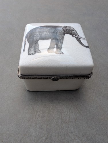 Elephant square ornate hinged - square,