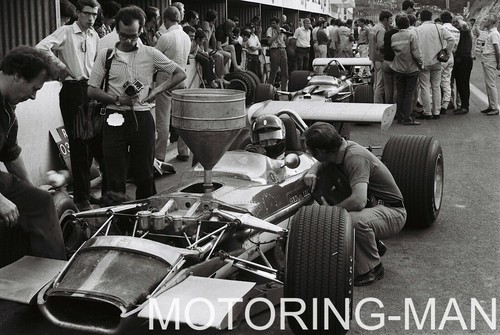 Graham hill lotus 49b pits - hill,