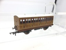 Hornby R40058 OO Gauge GNR, 4 Wheel Coach, 3rd Class, 1636 - Era 2