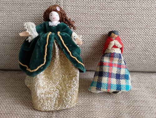 Two vintage peg dolls green - two,