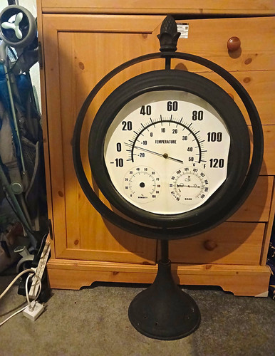 Round metal wall clock - round,